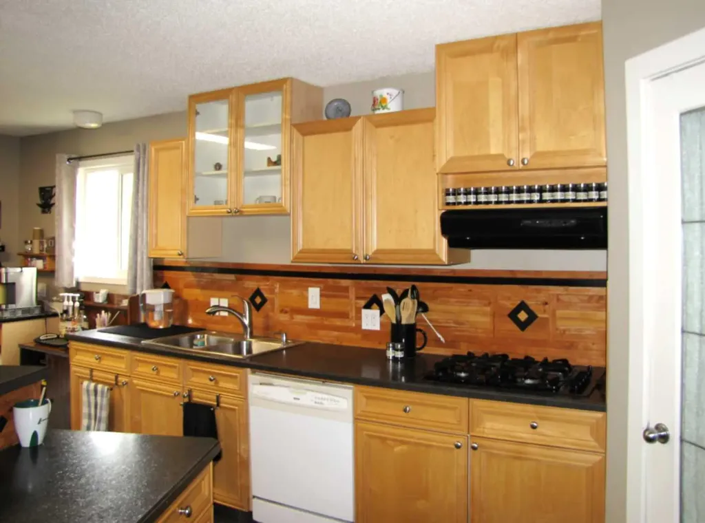 4923 52 Avenue Taber AB T1G 1H6