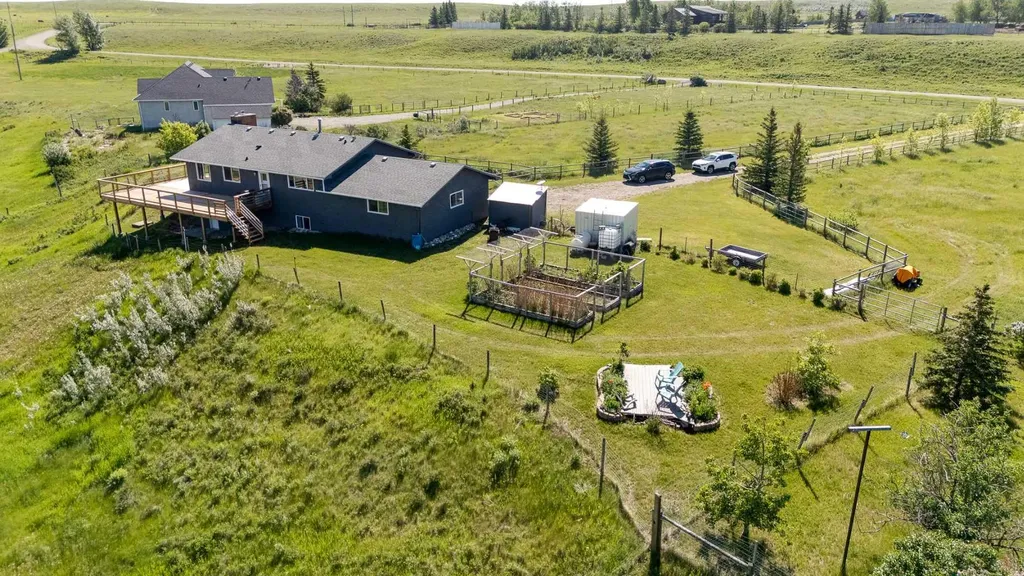 64064 610 Avenue W Rural Foothills County AB T1V 1N2