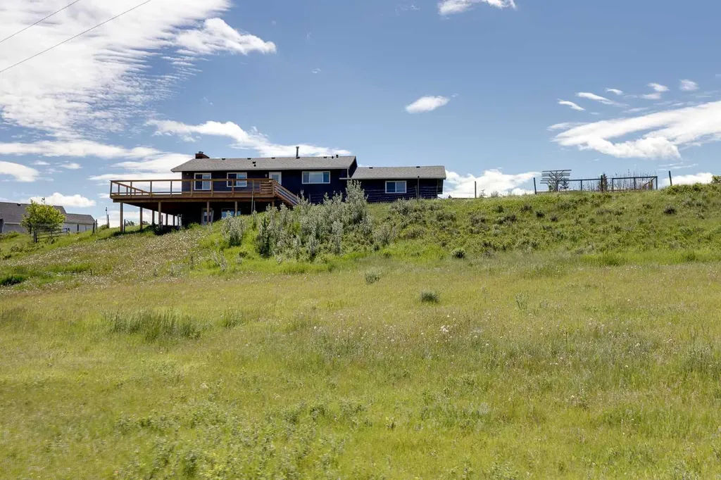 64064 610 Avenue W Rural Foothills County AB T1V 1N2