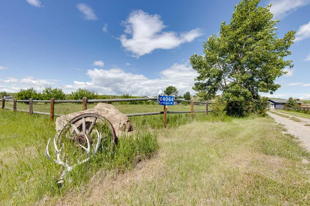 64064 610 Avenue W Rural Foothills County AB T1V 1N2