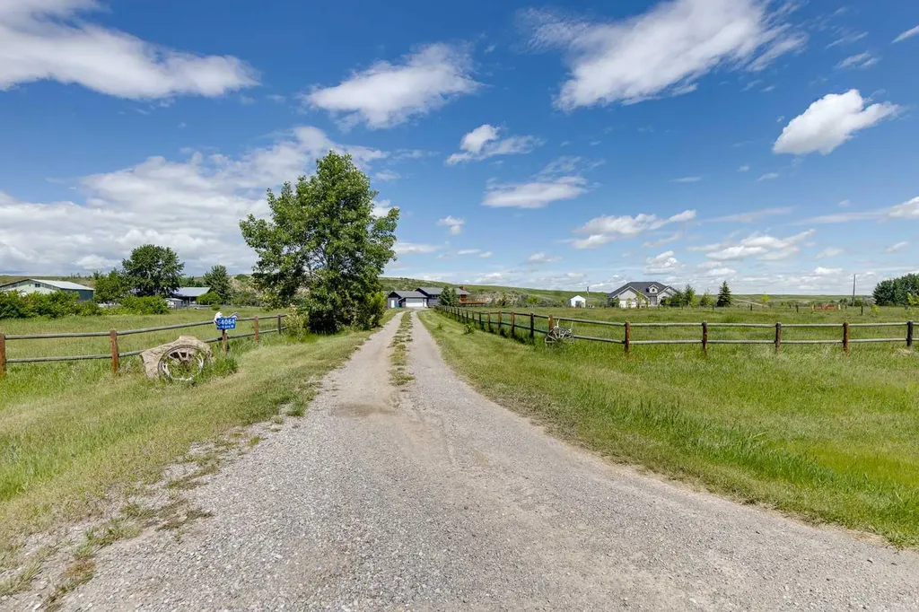 64064 610 Avenue W Rural Foothills County AB T1V 1N2