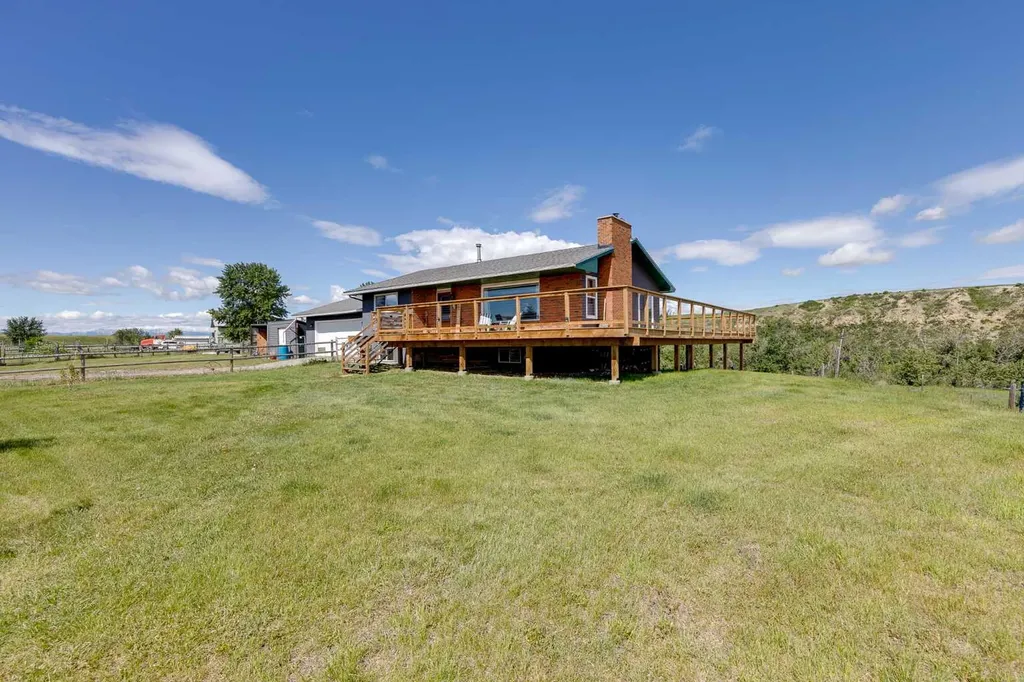 64064 610 Avenue W Rural Foothills County AB T1V 1N2
