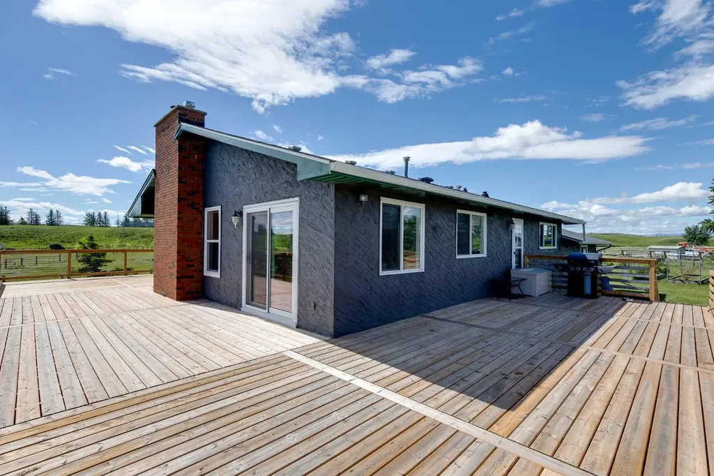 64064 610 Avenue W Rural Foothills County AB T1V 1N2