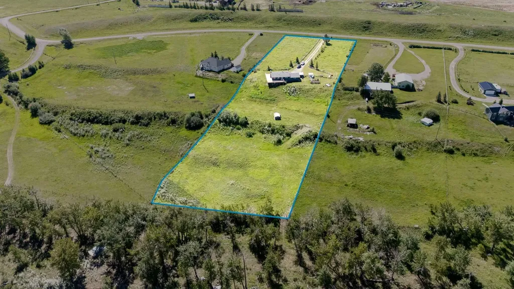 64064 610 Avenue W Rural Foothills County AB T1V 1N2