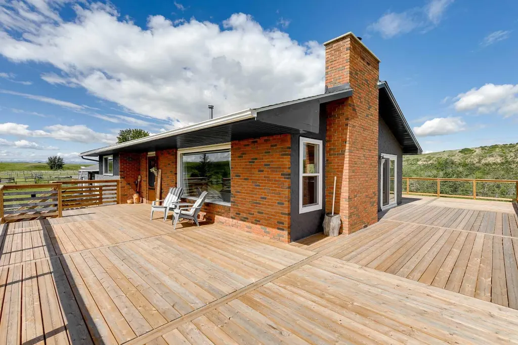 64064 610 Avenue W Rural Foothills County AB T1V 1N2