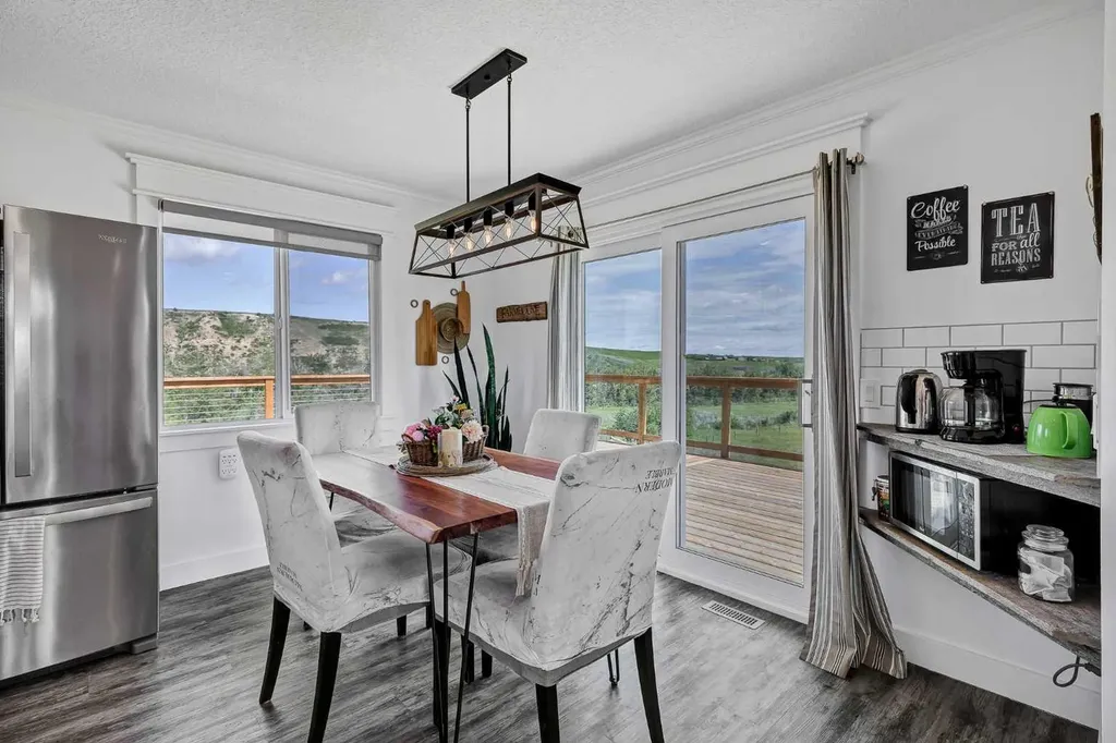 64064 610 Avenue W Rural Foothills County AB T1V 1N2