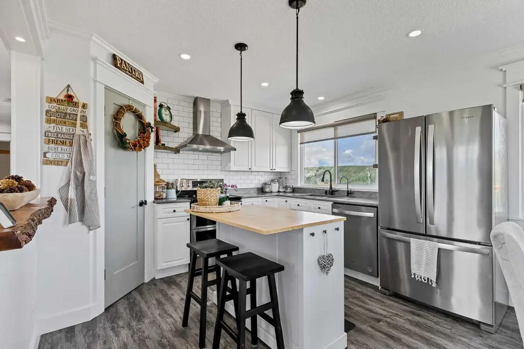 64064 610 Avenue W Rural Foothills County AB T1V 1N2
