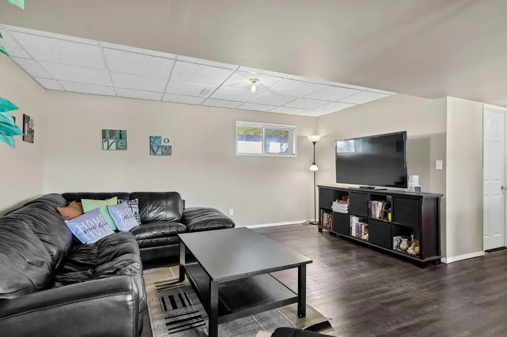 64064 610 Avenue W Rural Foothills County AB T1V 1N2
