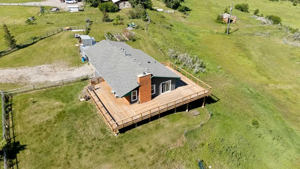 64064 610 Avenue W Rural Foothills County AB T1V 1N2