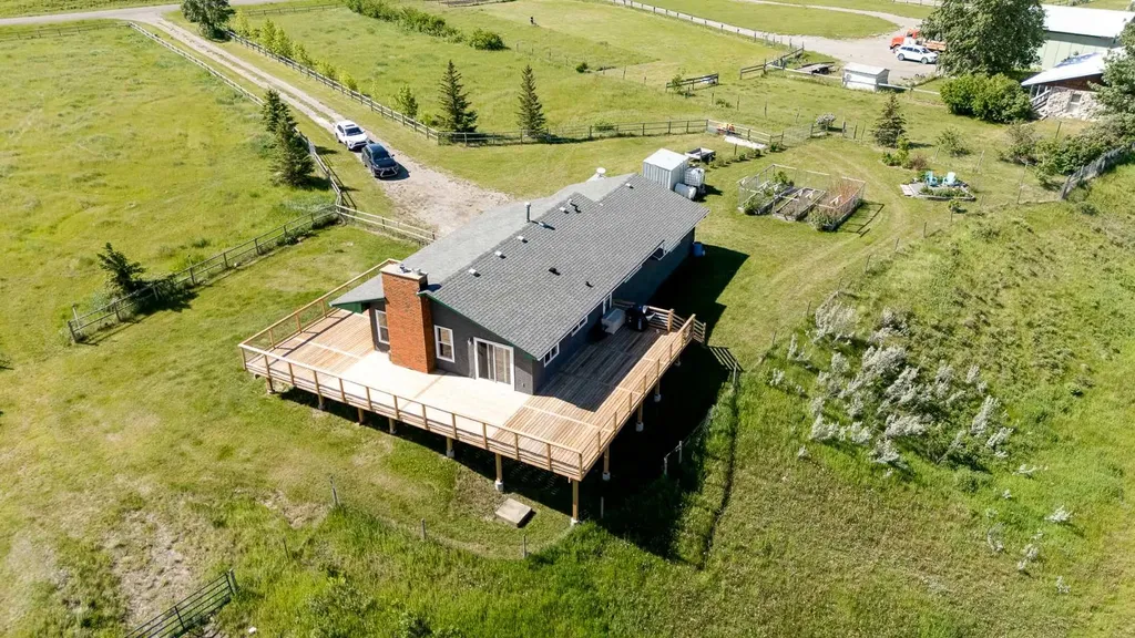 64064 610 Avenue W Rural Foothills County AB T1V 1N2