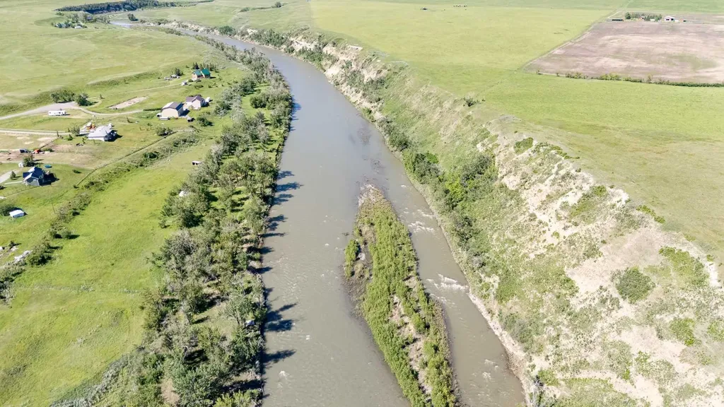 64064 610 Avenue W Rural Foothills County AB T1V 1N2
