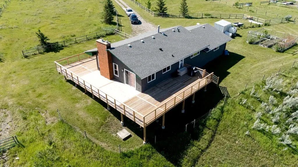 64064 610 Avenue W Rural Foothills County AB T1V 1N2