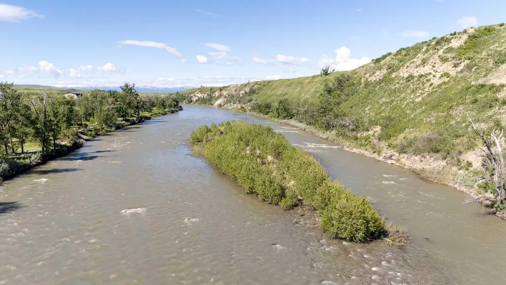64064 610 Avenue W Rural Foothills County AB T1V 1N2