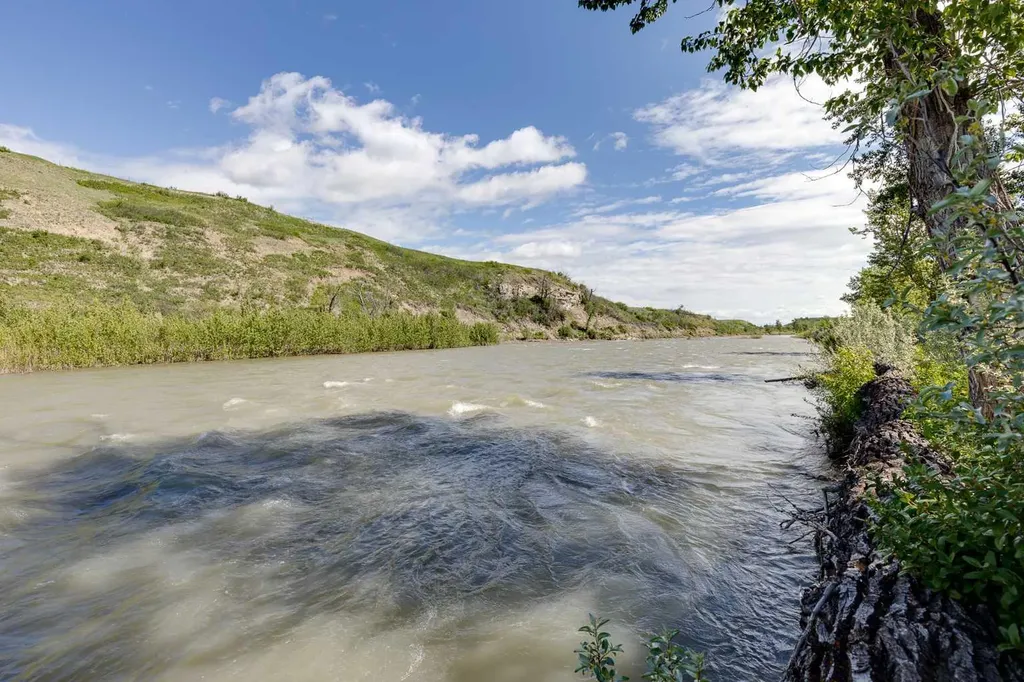 64064 610 Avenue W Rural Foothills County AB T1V 1N2