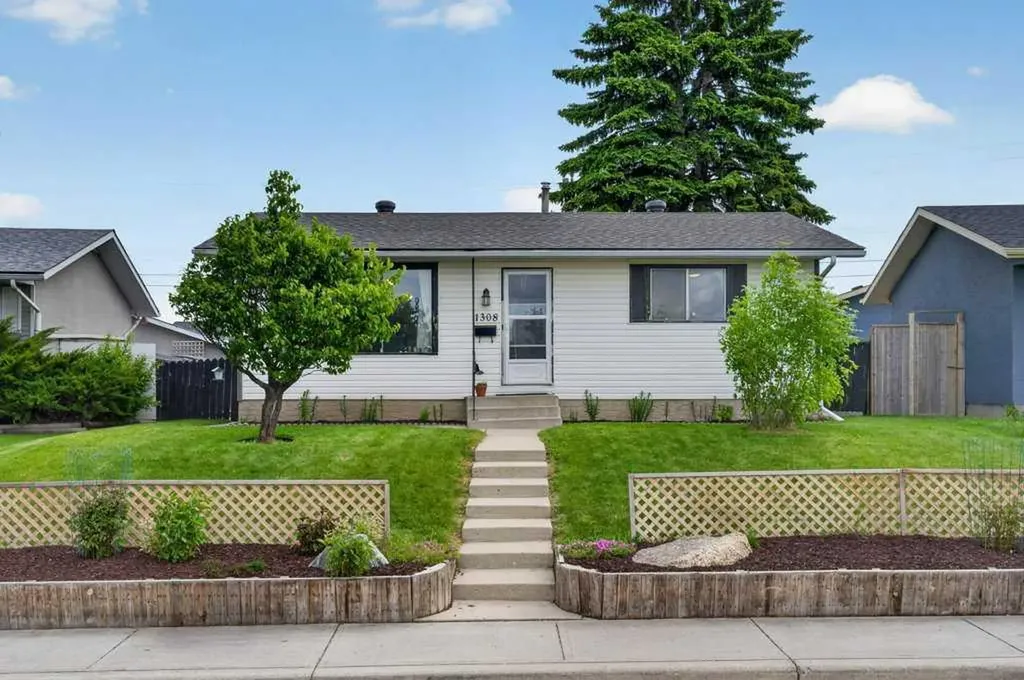 1308 Pensacola Way SE Calgary AB T2A2H2