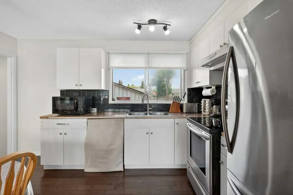 1308 Pensacola Way SE Calgary AB T2A2H2