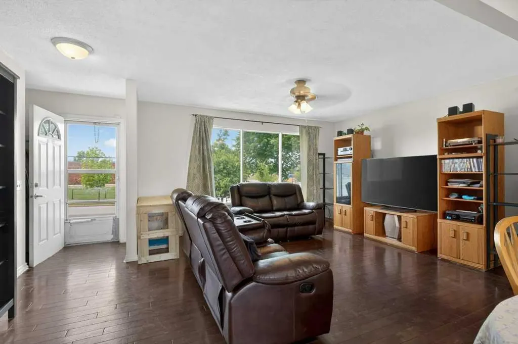 1308 Pensacola Way SE Calgary AB T2A2H2