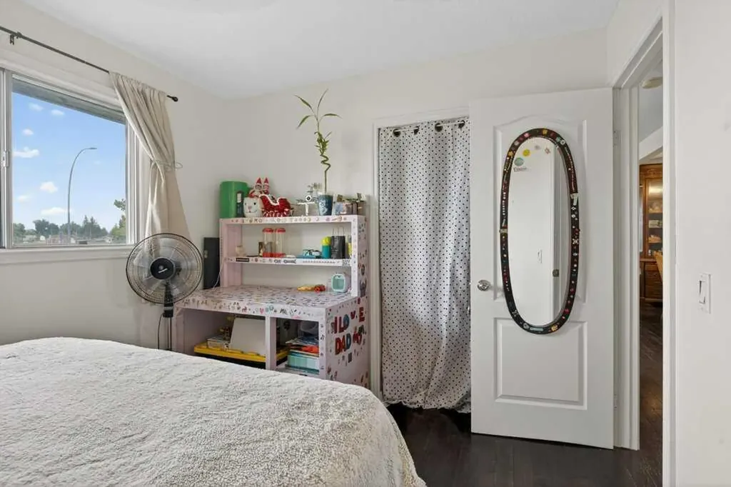 1308 Pensacola Way SE Calgary AB T2A2H2