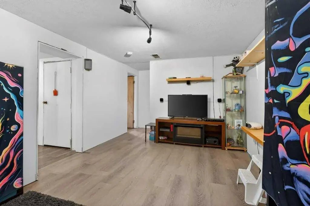 1308 Pensacola Way SE Calgary AB T2A2H2