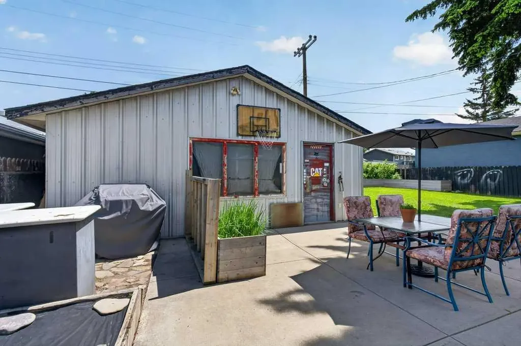 1308 Pensacola Way SE Calgary AB T2A2H2