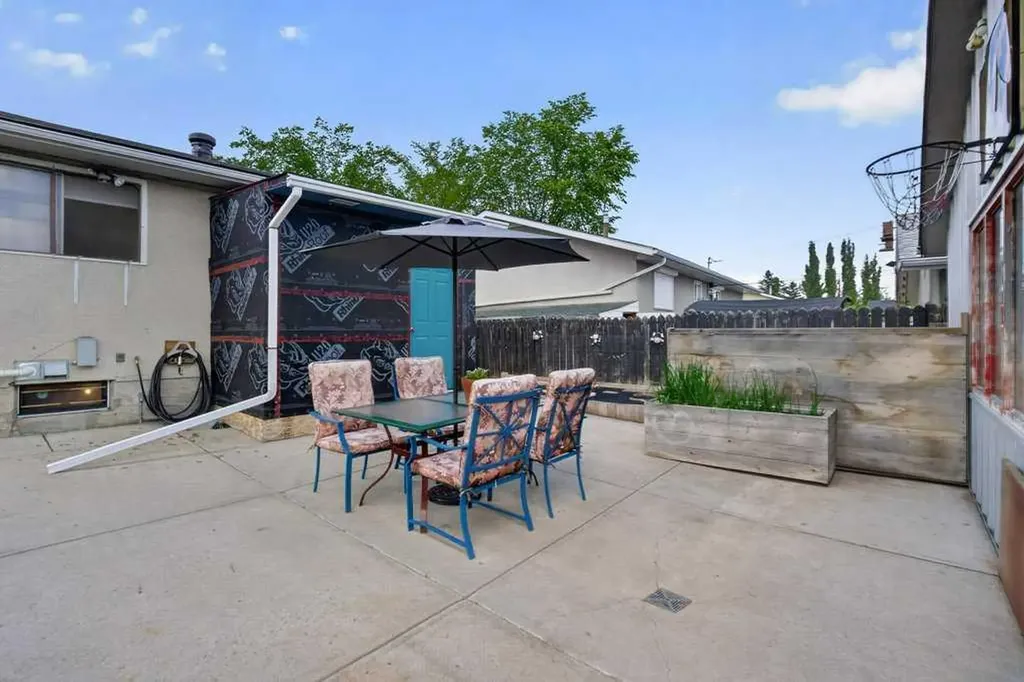 1308 Pensacola Way SE Calgary AB T2A2H2