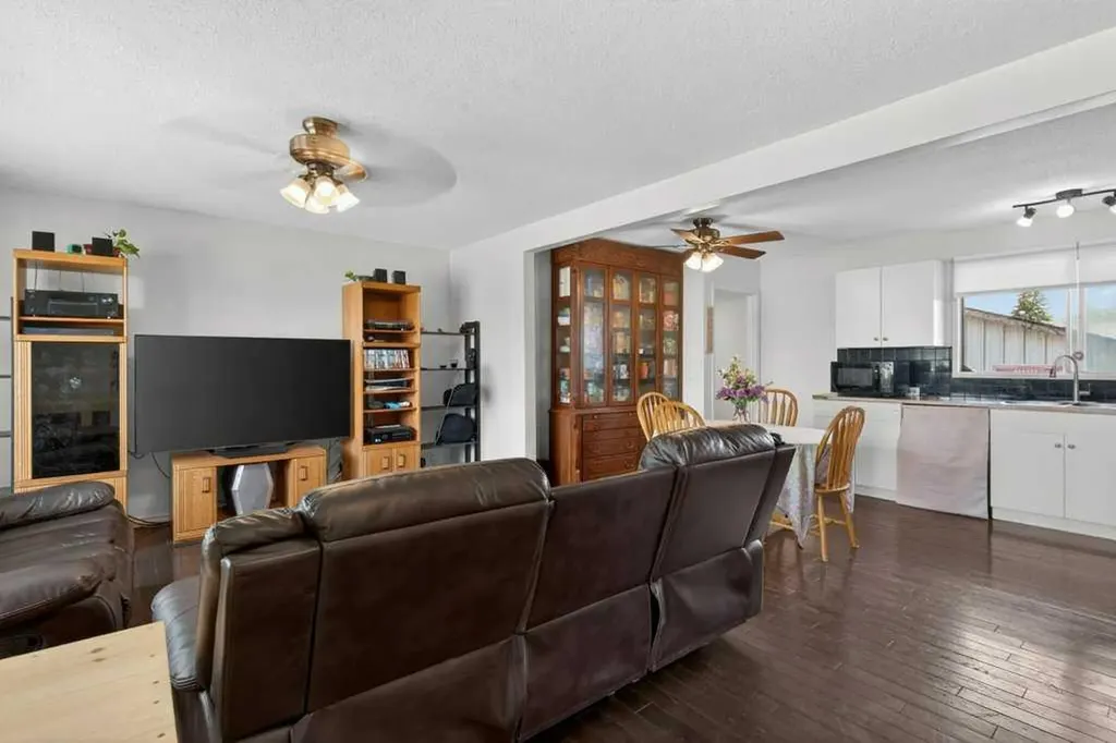 1308 Pensacola Way SE Calgary AB T2A2H2