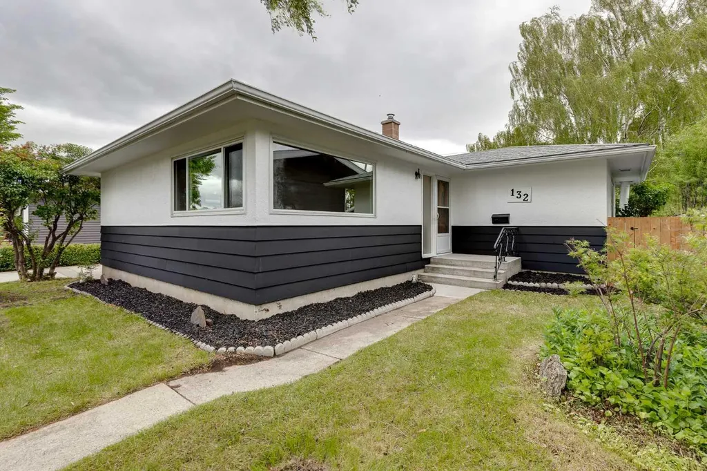 132 Haysboro Crescent SW Calgary AB T2V 3G3