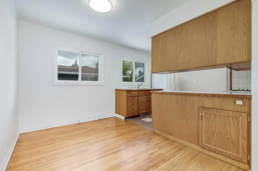 132 Haysboro Crescent SW Calgary AB T2V 3G3