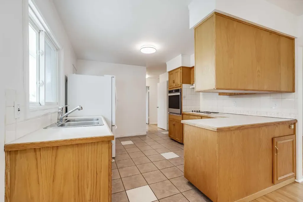 132 Haysboro Crescent SW Calgary AB T2V 3G3