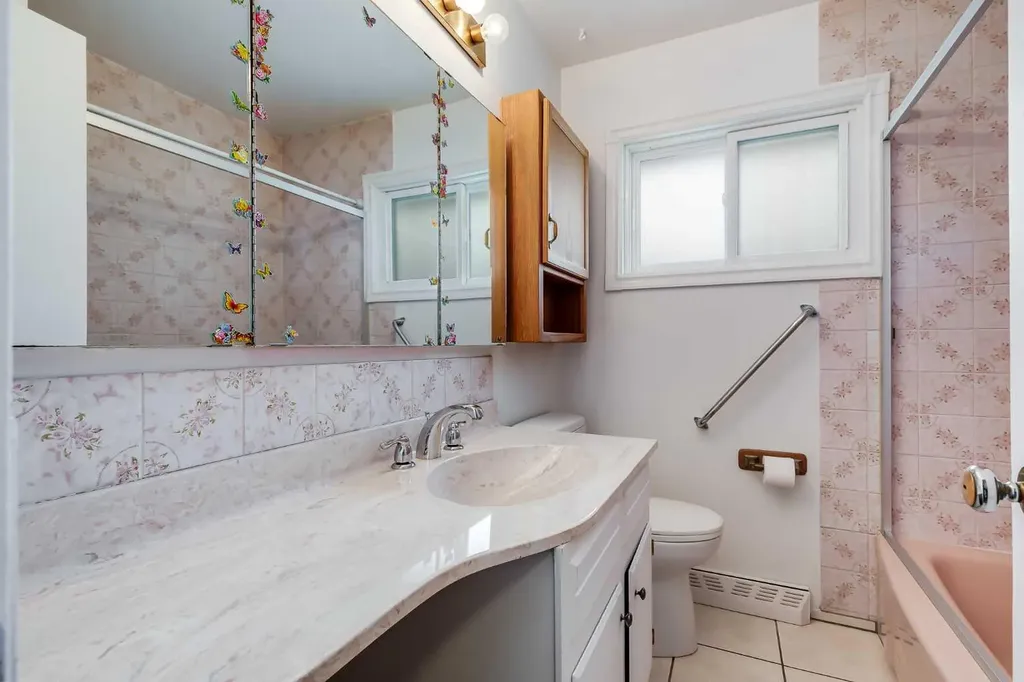 132 Haysboro Crescent SW Calgary AB T2V 3G3