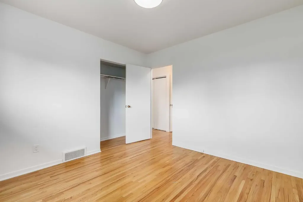 132 Haysboro Crescent SW Calgary AB T2V 3G3