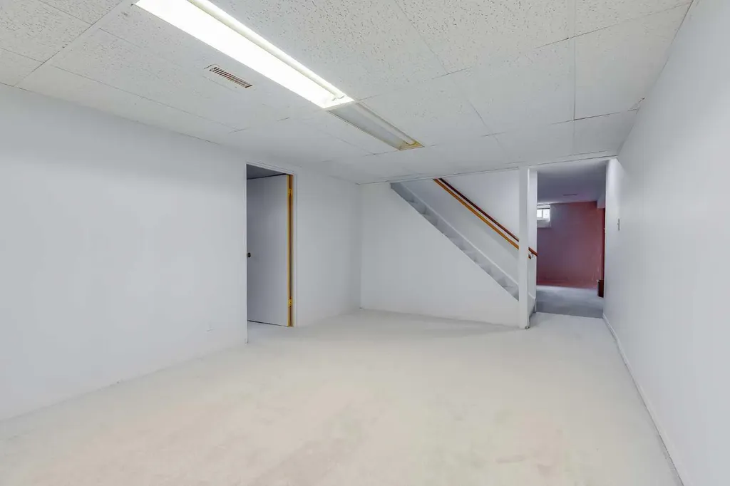 132 Haysboro Crescent SW Calgary AB T2V 3G3