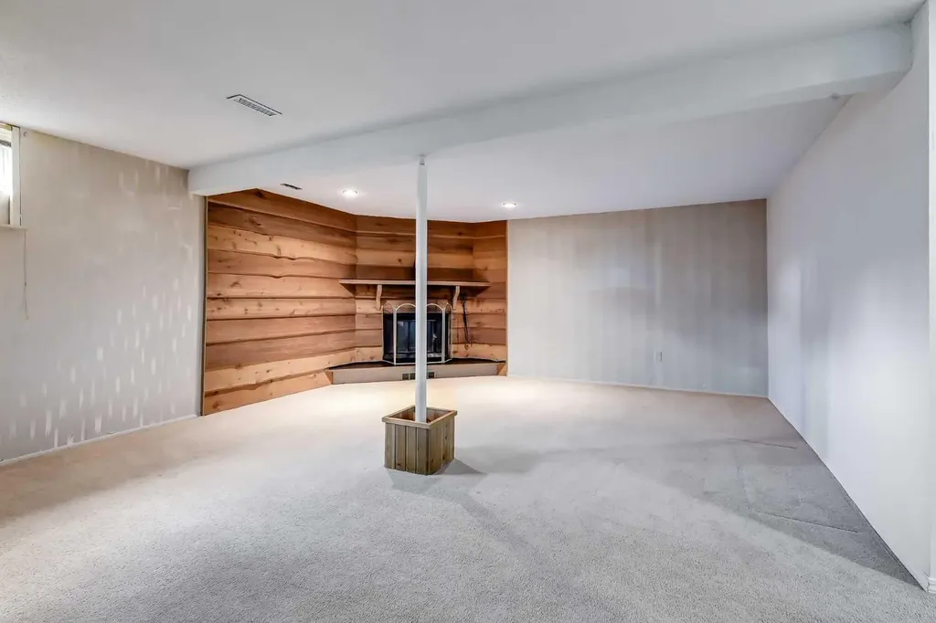 132 Haysboro Crescent SW Calgary AB T2V 3G3