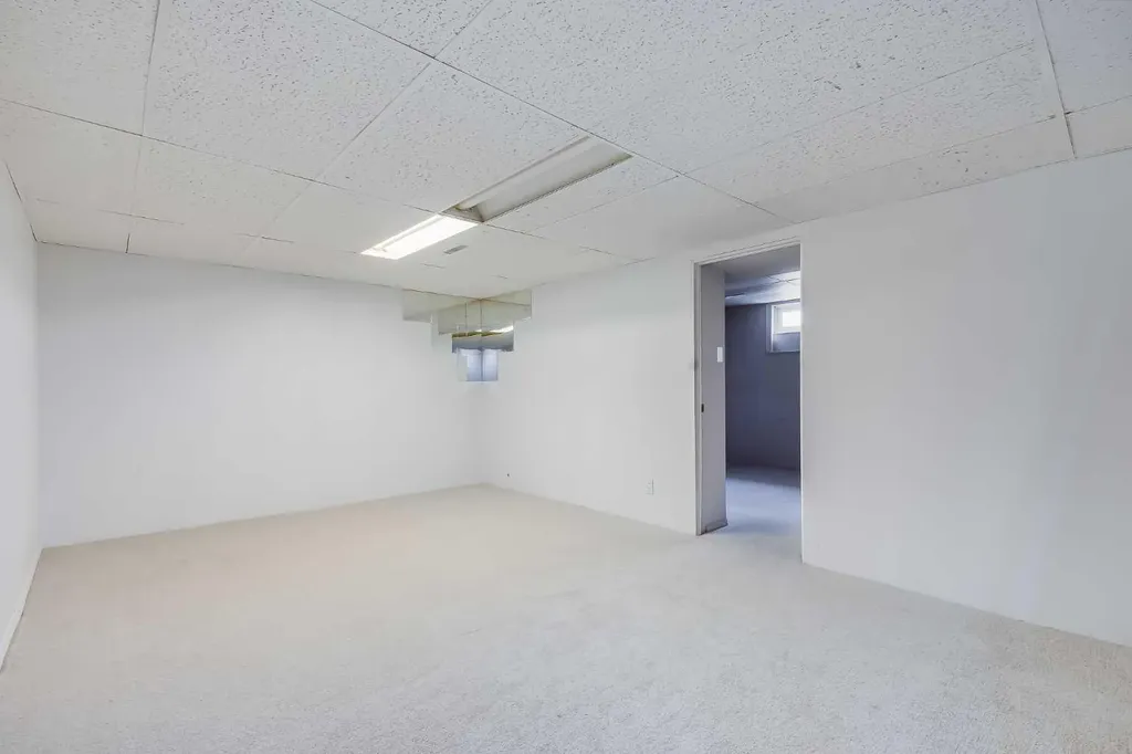 132 Haysboro Crescent SW Calgary AB T2V 3G3