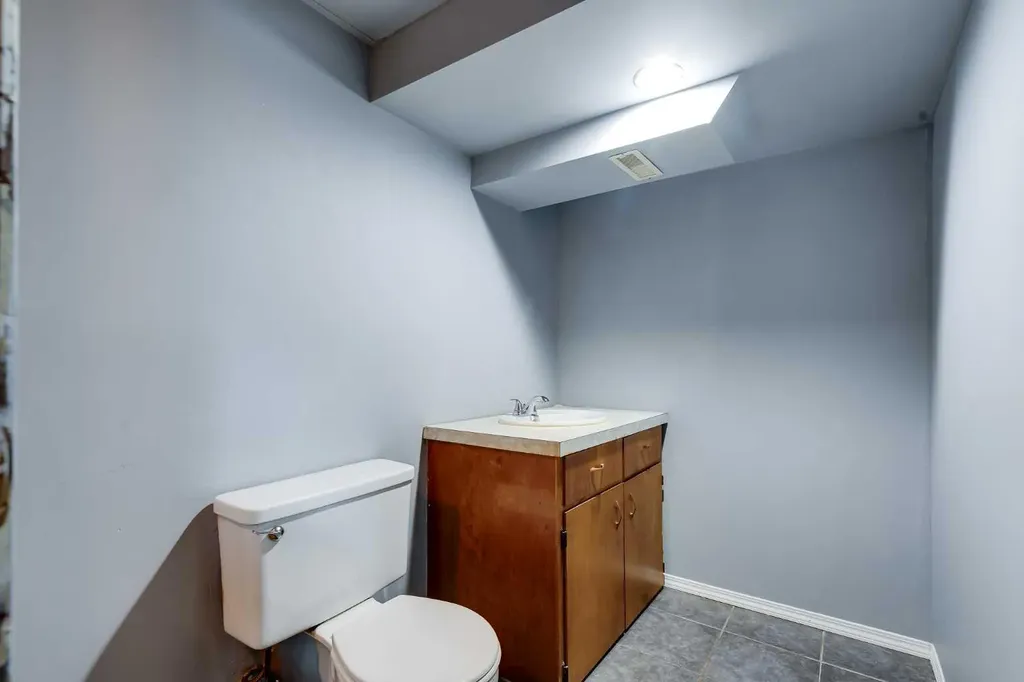 132 Haysboro Crescent SW Calgary AB T2V 3G3