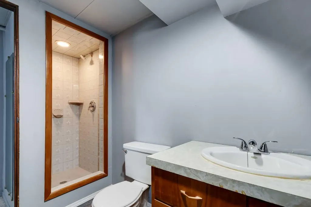 132 Haysboro Crescent SW Calgary AB T2V 3G3