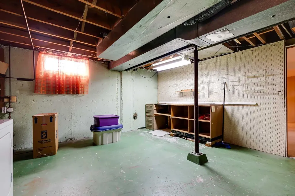 132 Haysboro Crescent SW Calgary AB T2V 3G3