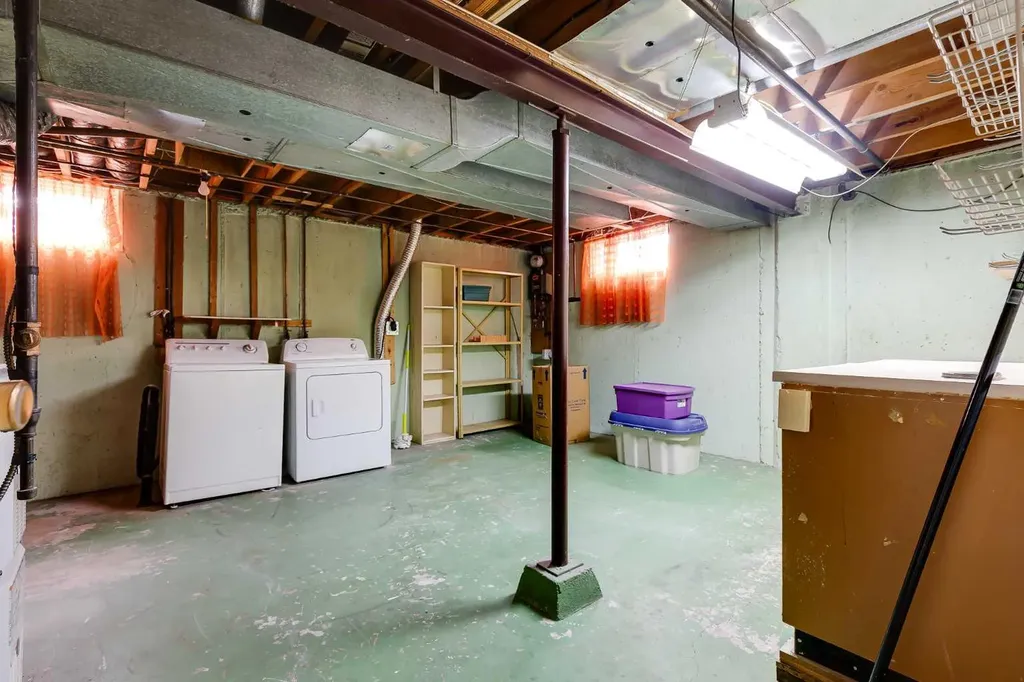 132 Haysboro Crescent SW Calgary AB T2V 3G3