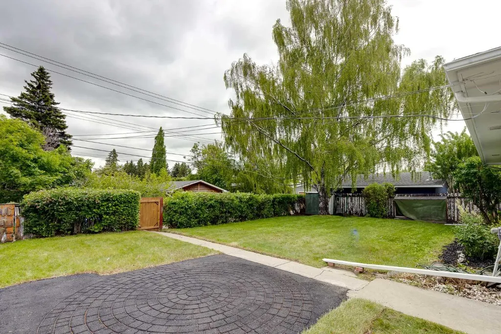 132 Haysboro Crescent SW Calgary AB T2V 3G3