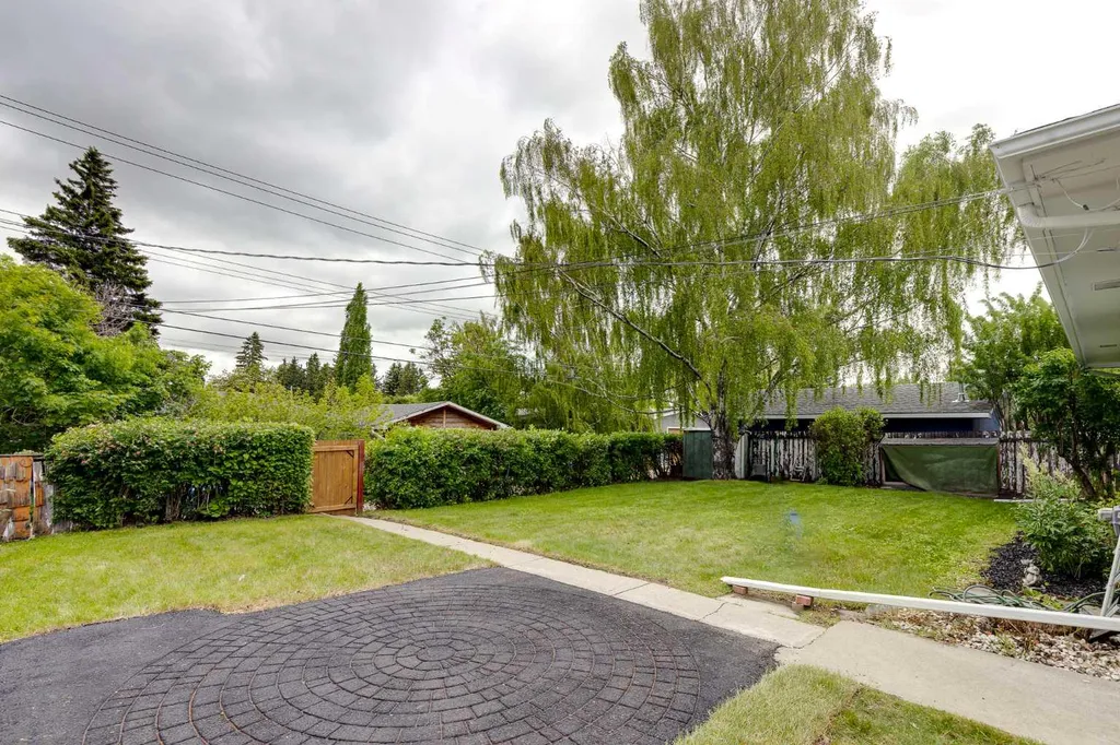 132 Haysboro Crescent SW Calgary AB T2V 3G3