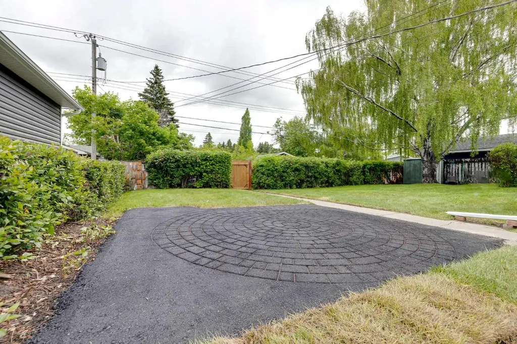 132 Haysboro Crescent SW Calgary AB T2V 3G3