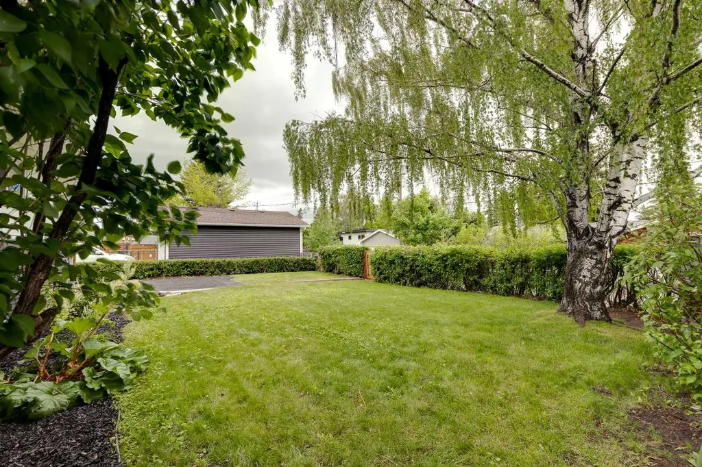 132 Haysboro Crescent SW Calgary AB T2V 3G3