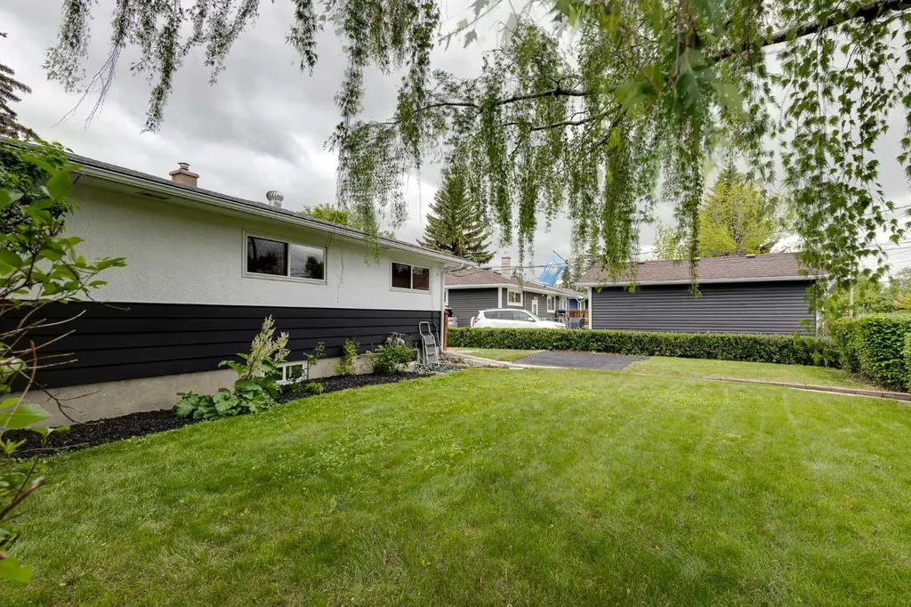 132 Haysboro Crescent SW Calgary AB T2V 3G3