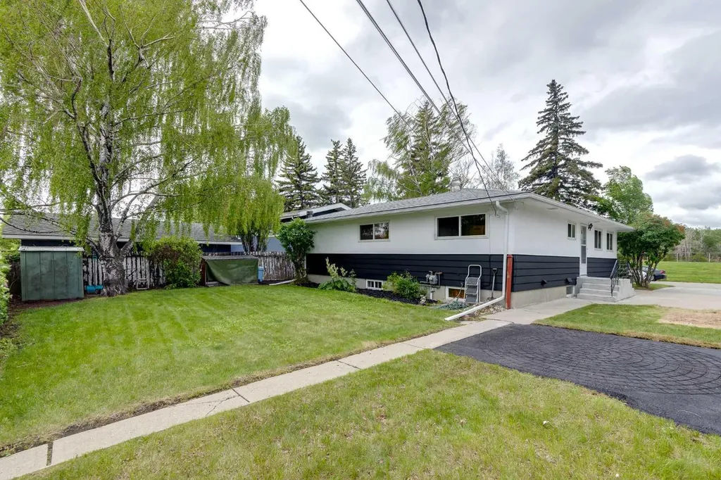 132 Haysboro Crescent SW Calgary AB T2V 3G3