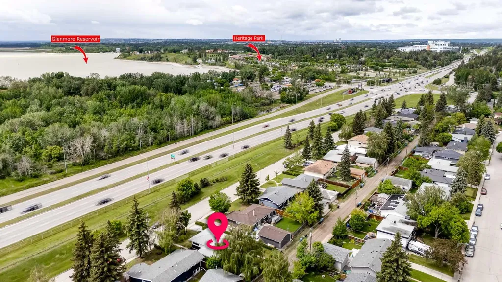 132 Haysboro Crescent SW Calgary AB T2V 3G3