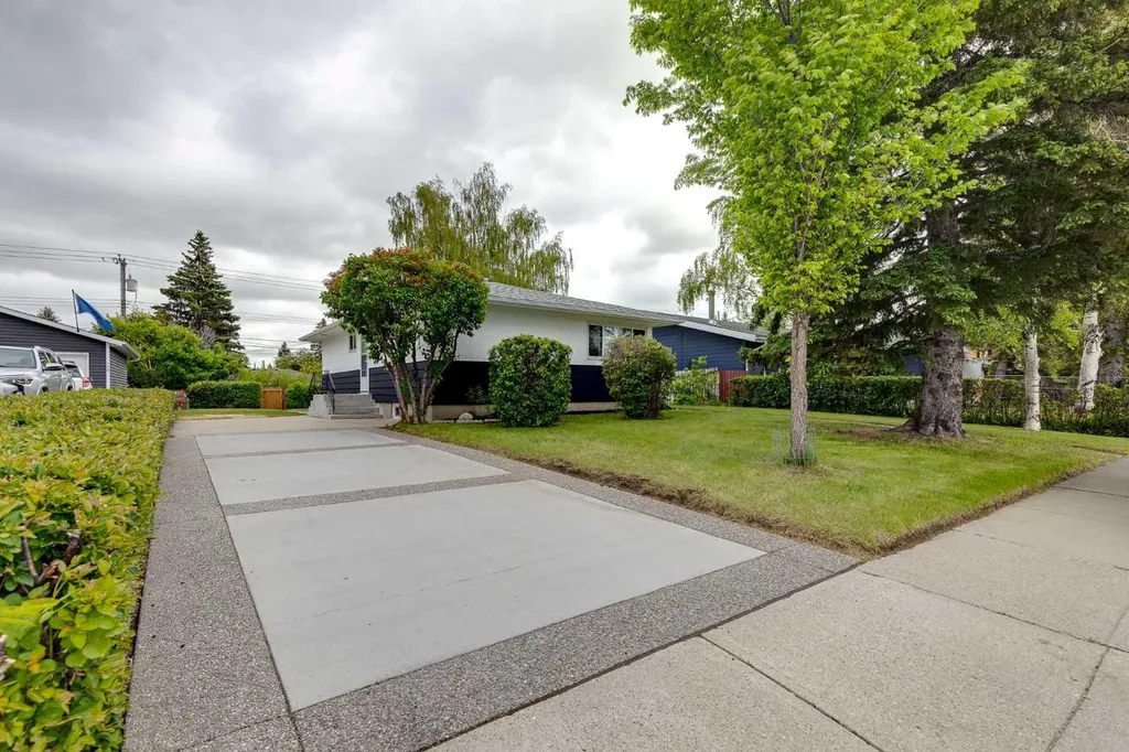 132 Haysboro Crescent SW Calgary AB T2V 3G3