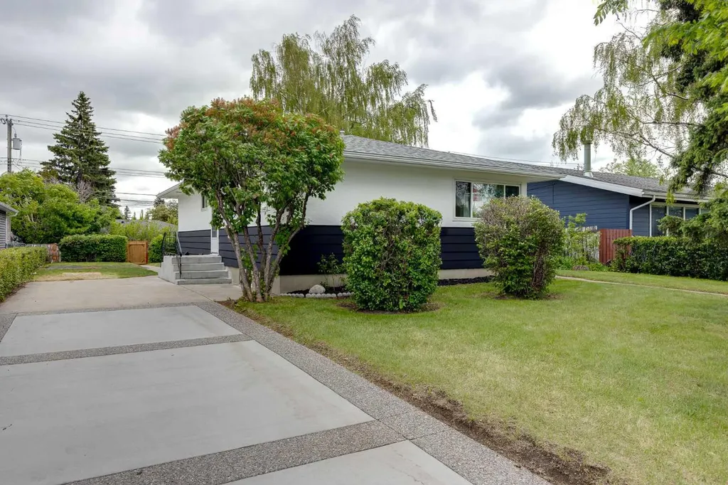 132 Haysboro Crescent SW Calgary AB T2V 3G3