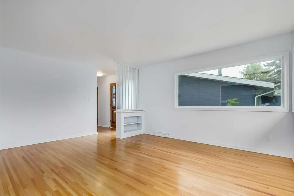 132 Haysboro Crescent SW Calgary AB T2V 3G3