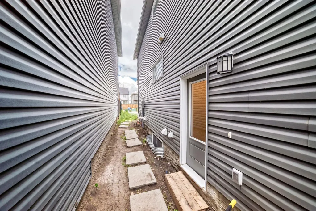 132 Setonstone Gardens SE Calgary AB T3M3V6