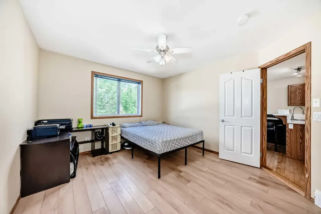 30 Covehaven View NE Calgary AB T3R 1S6